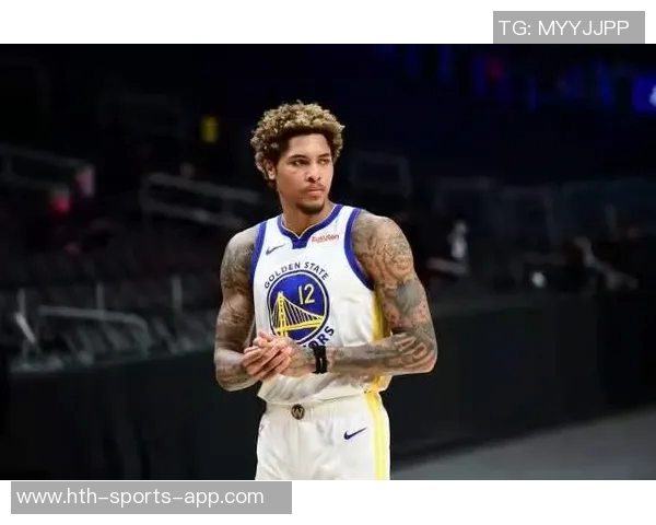 乌布雷半场表现全面贡献12分5板2助2断1帽展现全能实力 乌布雷半场表现全面贡献12分5板2助2断1帽展现全能实力