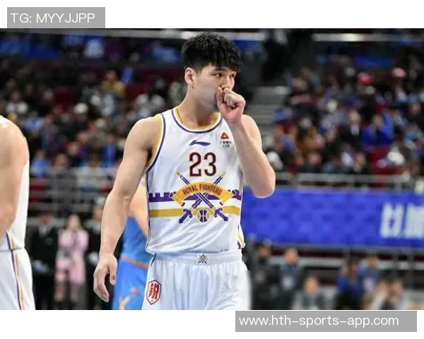 陈国豪砍下14分3前场板展现实力表示将继续努力做好自己的事情 陈国豪砍下14分3前场板展现实力表示将继续努力做好自己的事情